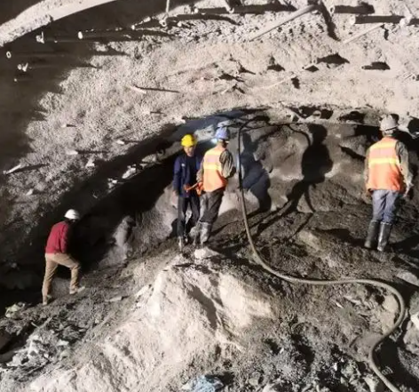 明光拱顶带模注浆料的施工流程及注意事项